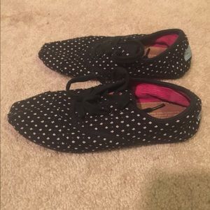 Polka dots Toms
